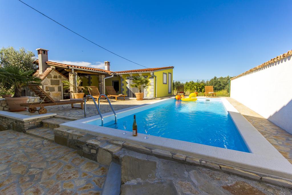 Holiday Home Bukovac Pula Exterior photo